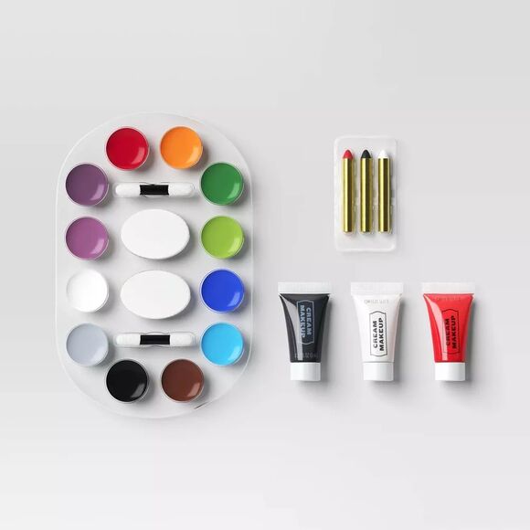 Family Classic Makeup Kit 22-Piece Set Ages 8+ by HYDE and EEK! - Picture 1 of 7